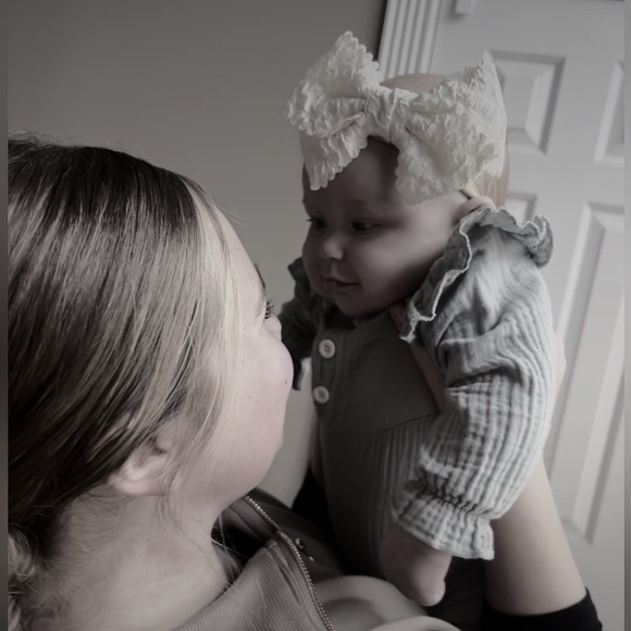 •🤍• - Picture 2 of 3